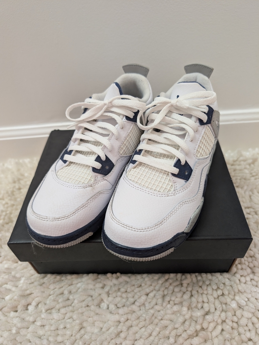 Jordan 4 Retro "Midnight Navy" sneakers Size 2 Youth